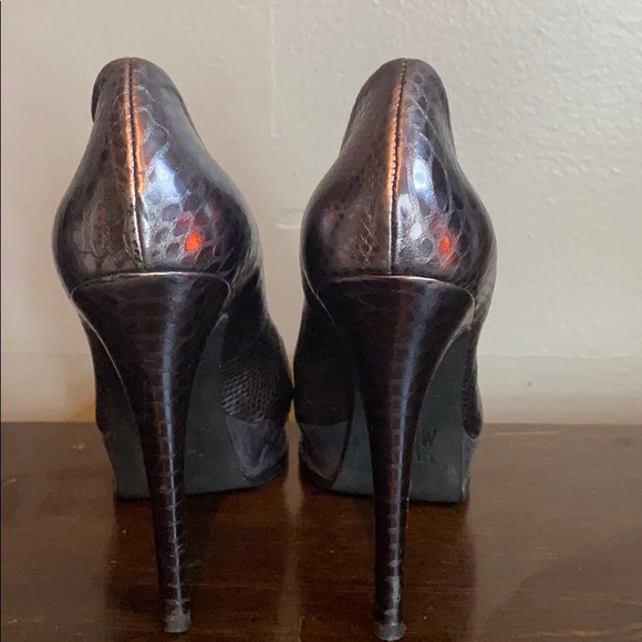 Silver croc  Guess 5in heels - Picture 2 of 3